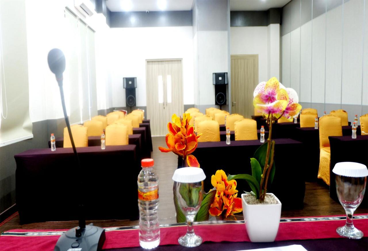 Manise Hotel Ambon Buitenkant foto