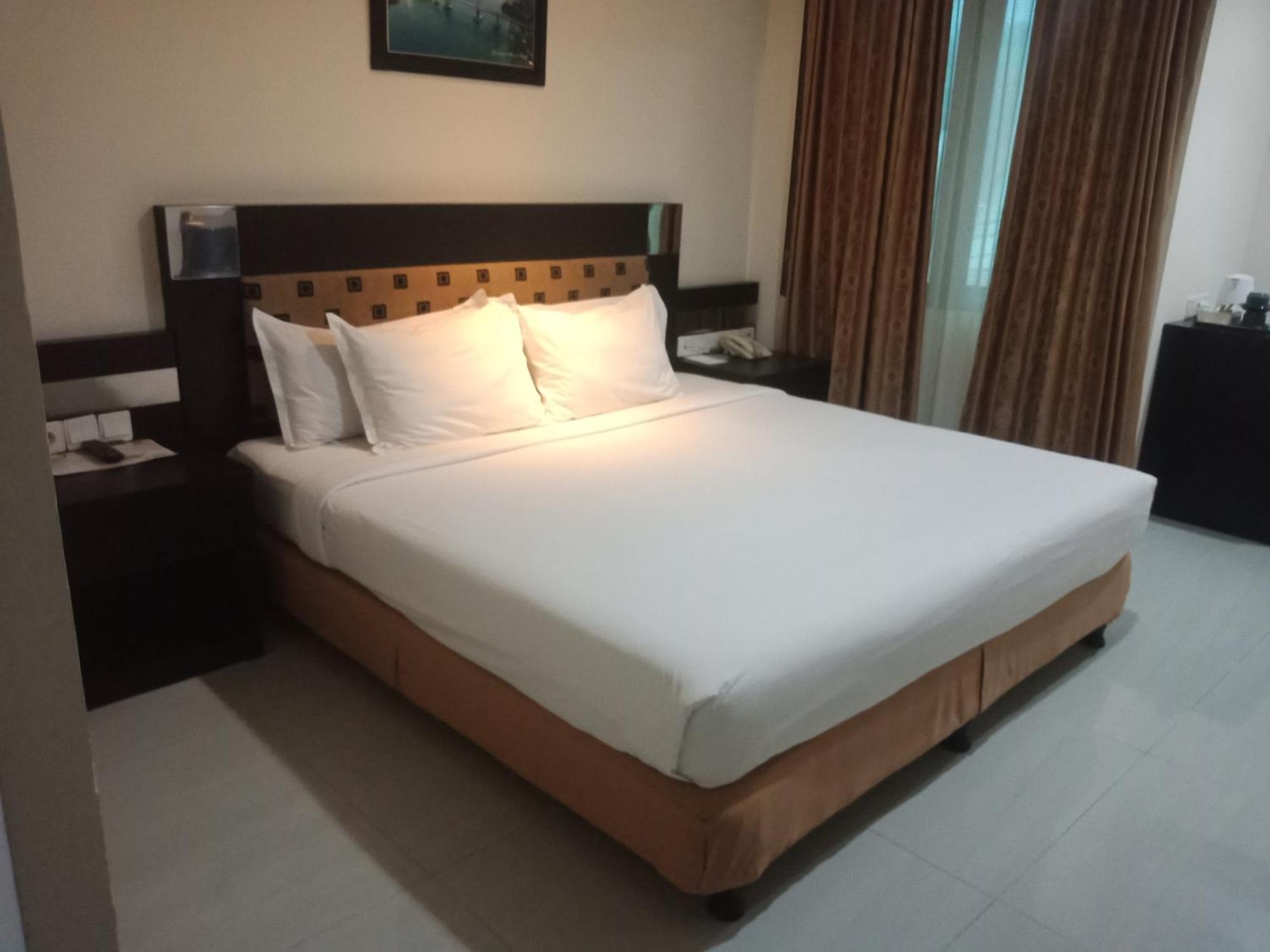 Manise Hotel Ambon Buitenkant foto