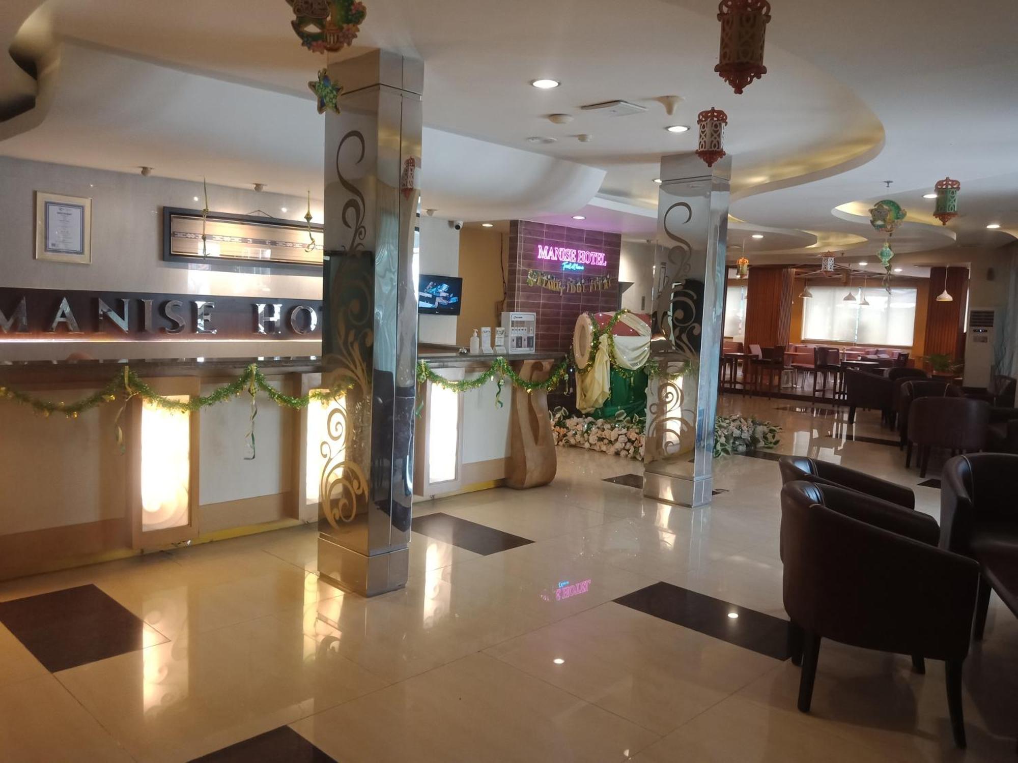 Manise Hotel Ambon Buitenkant foto