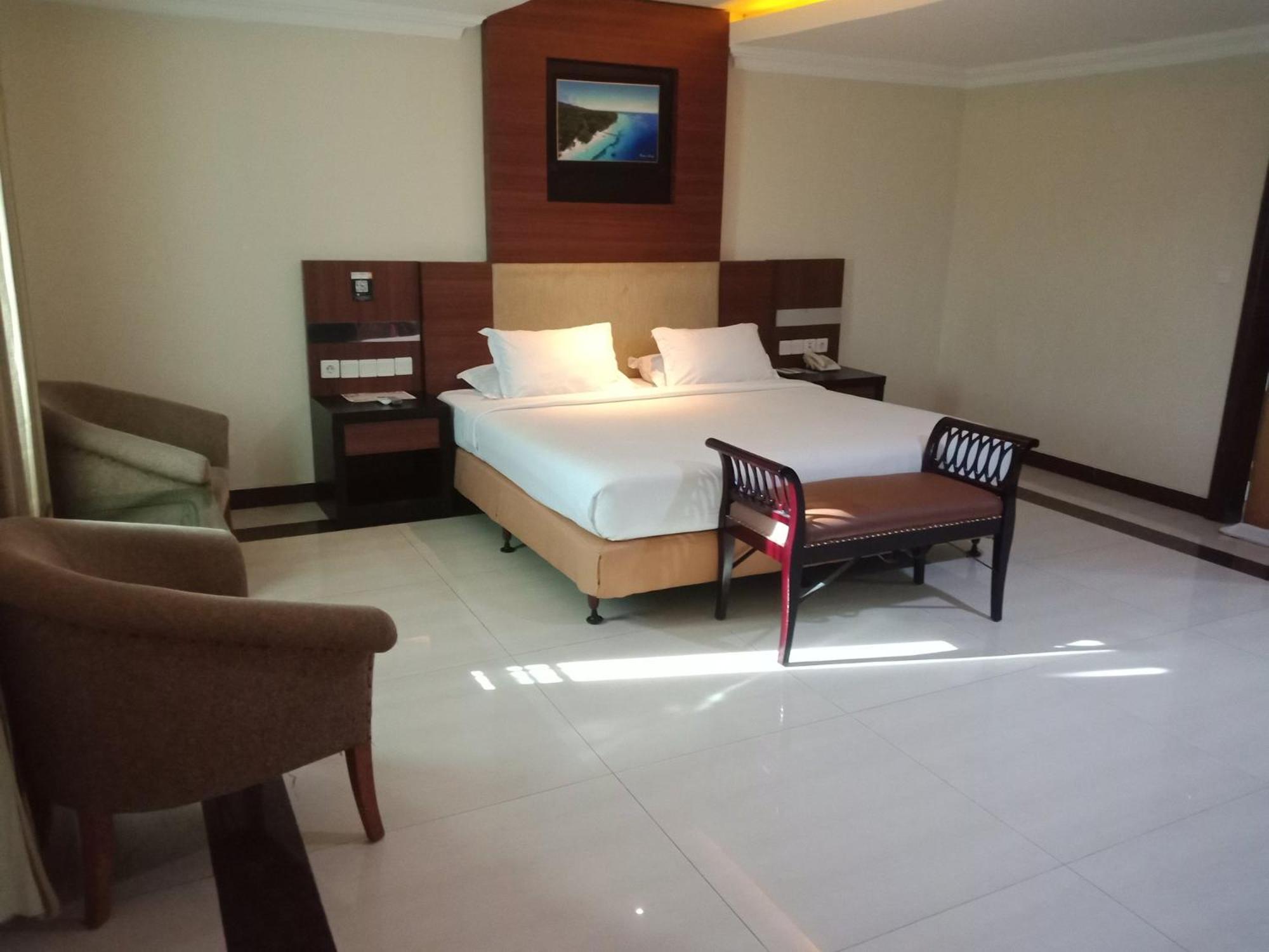 Manise Hotel Ambon Buitenkant foto