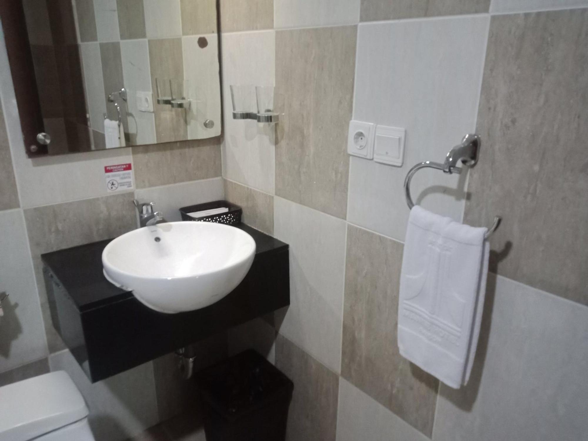 Manise Hotel Ambon Buitenkant foto