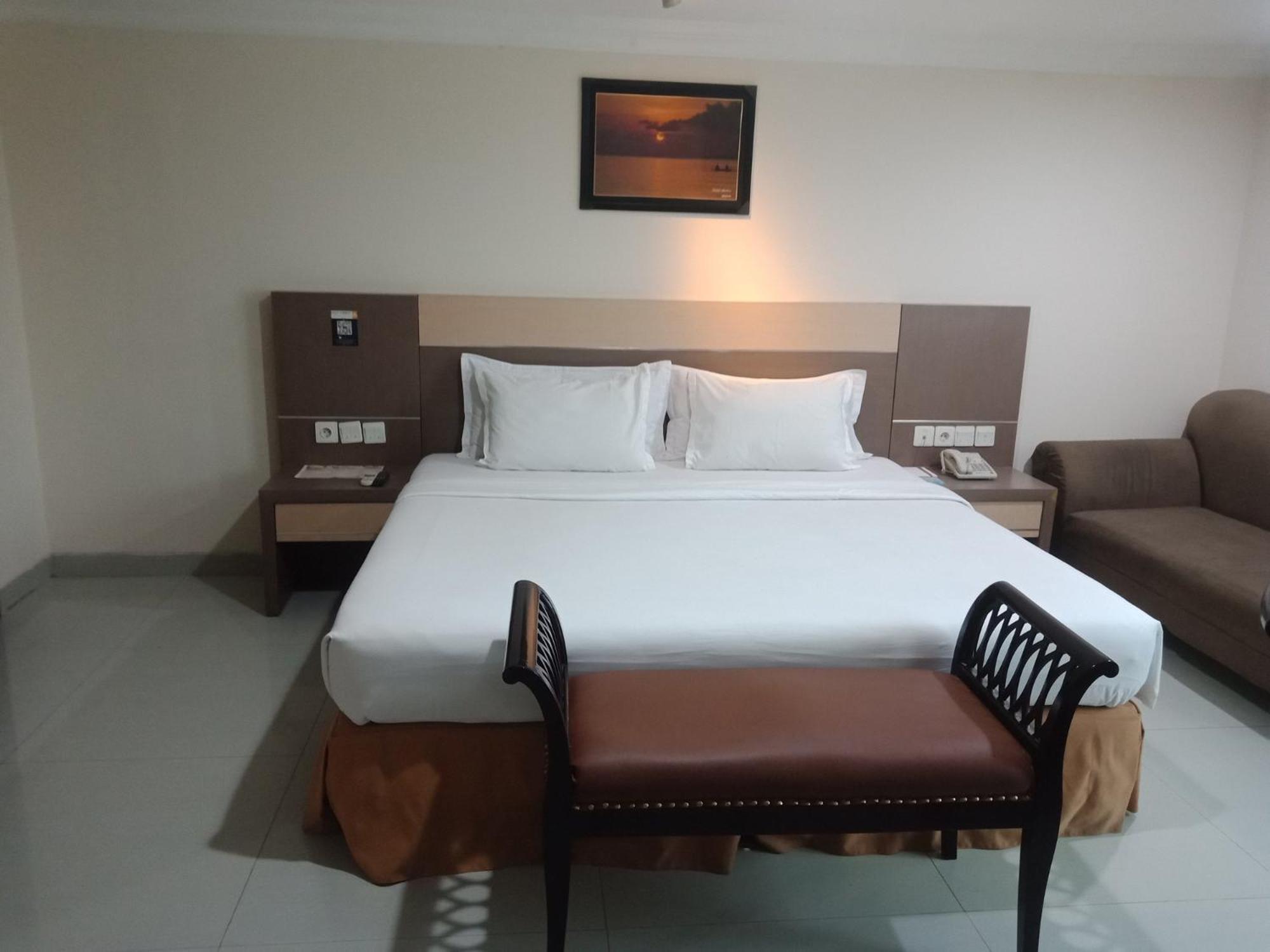 Manise Hotel Ambon Buitenkant foto
