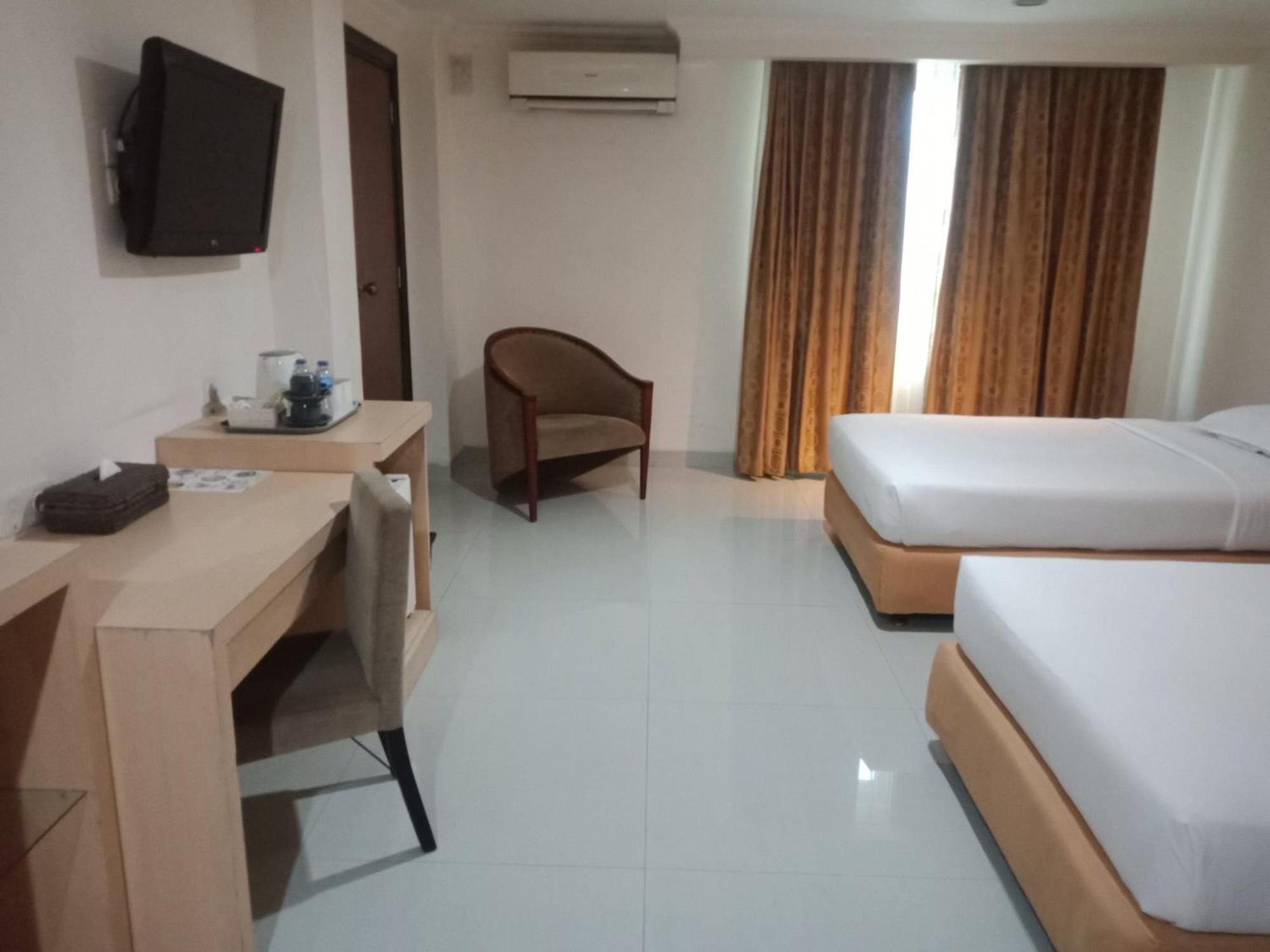 Manise Hotel Ambon Buitenkant foto