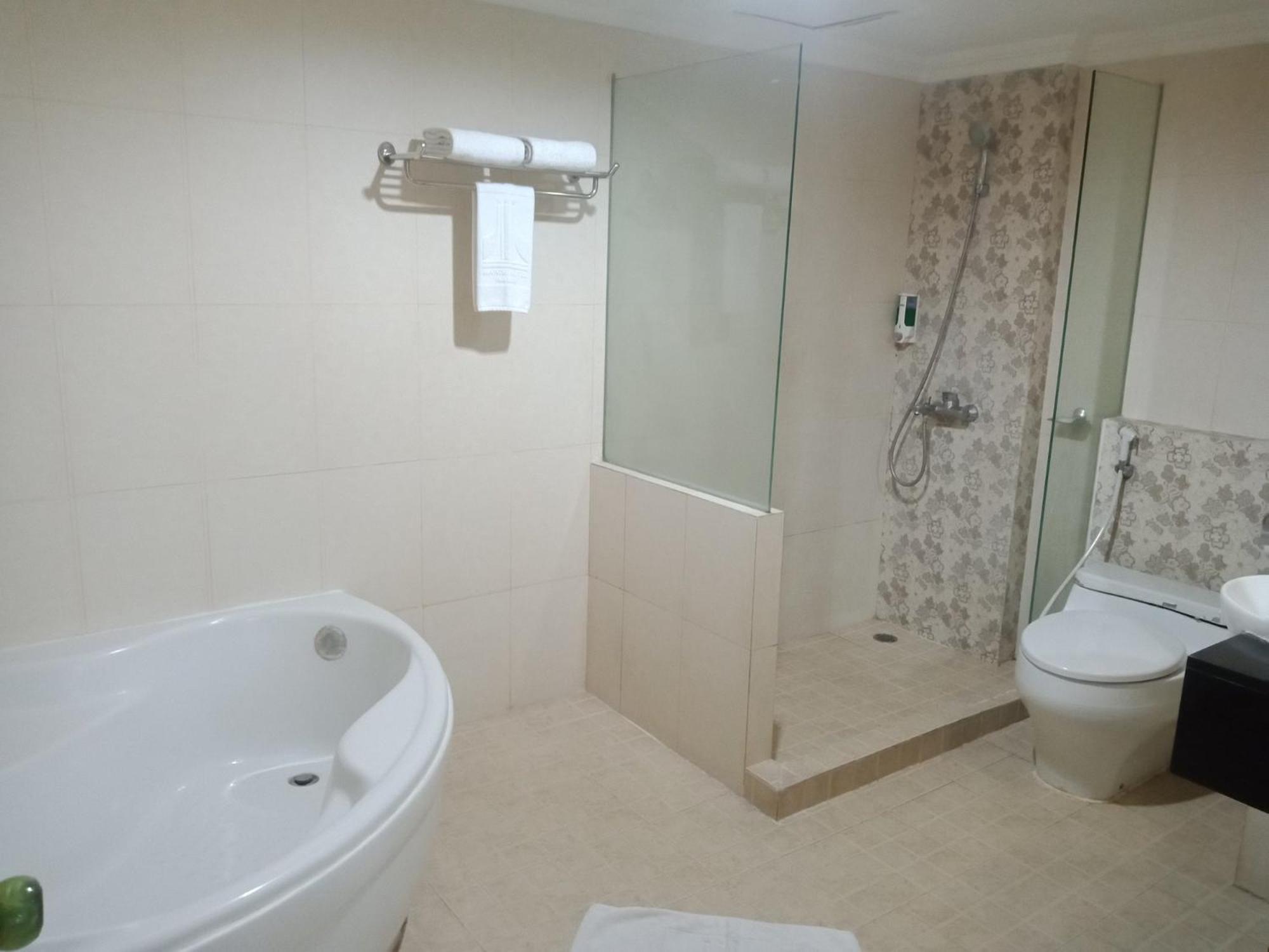Manise Hotel Ambon Buitenkant foto