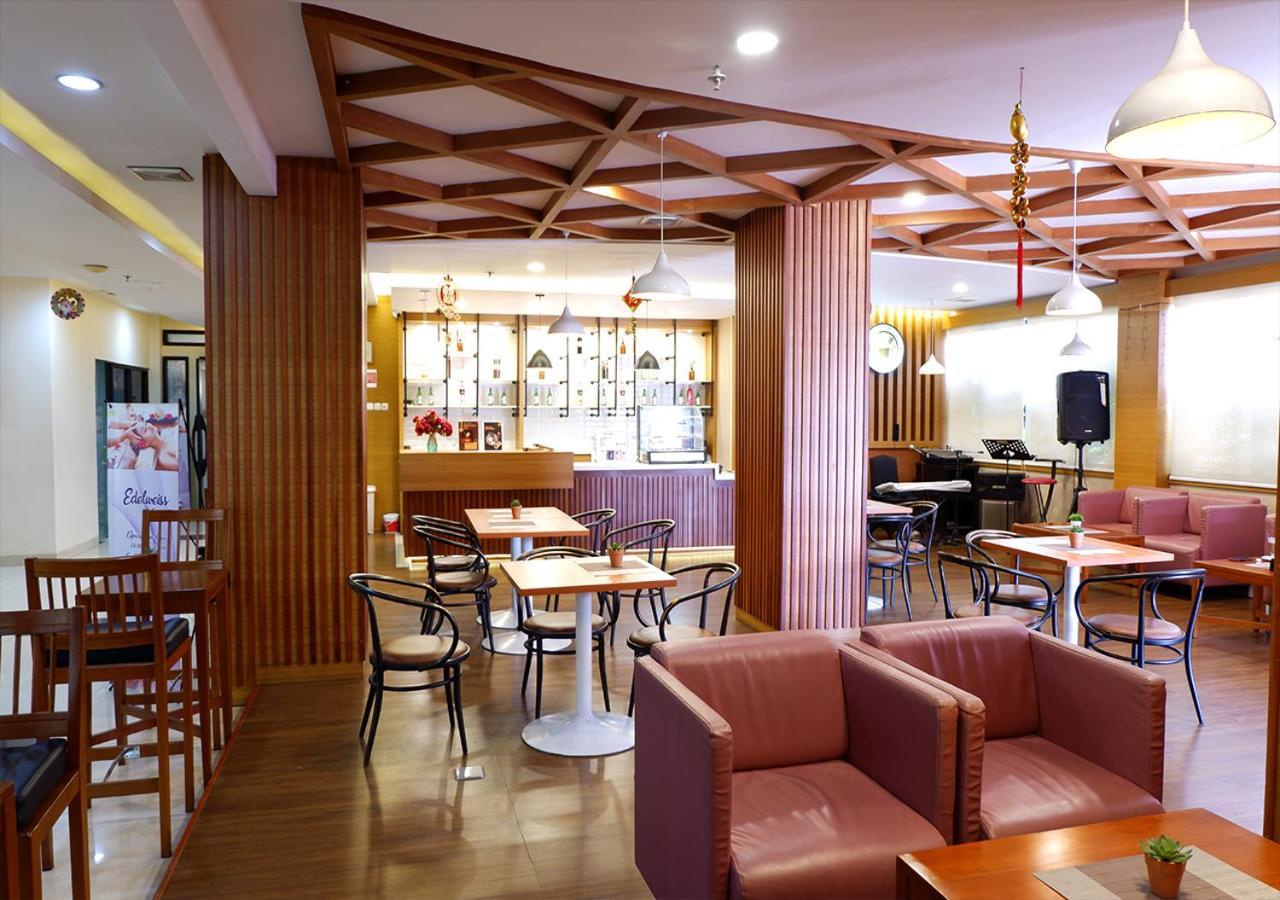 Manise Hotel Ambon Buitenkant foto