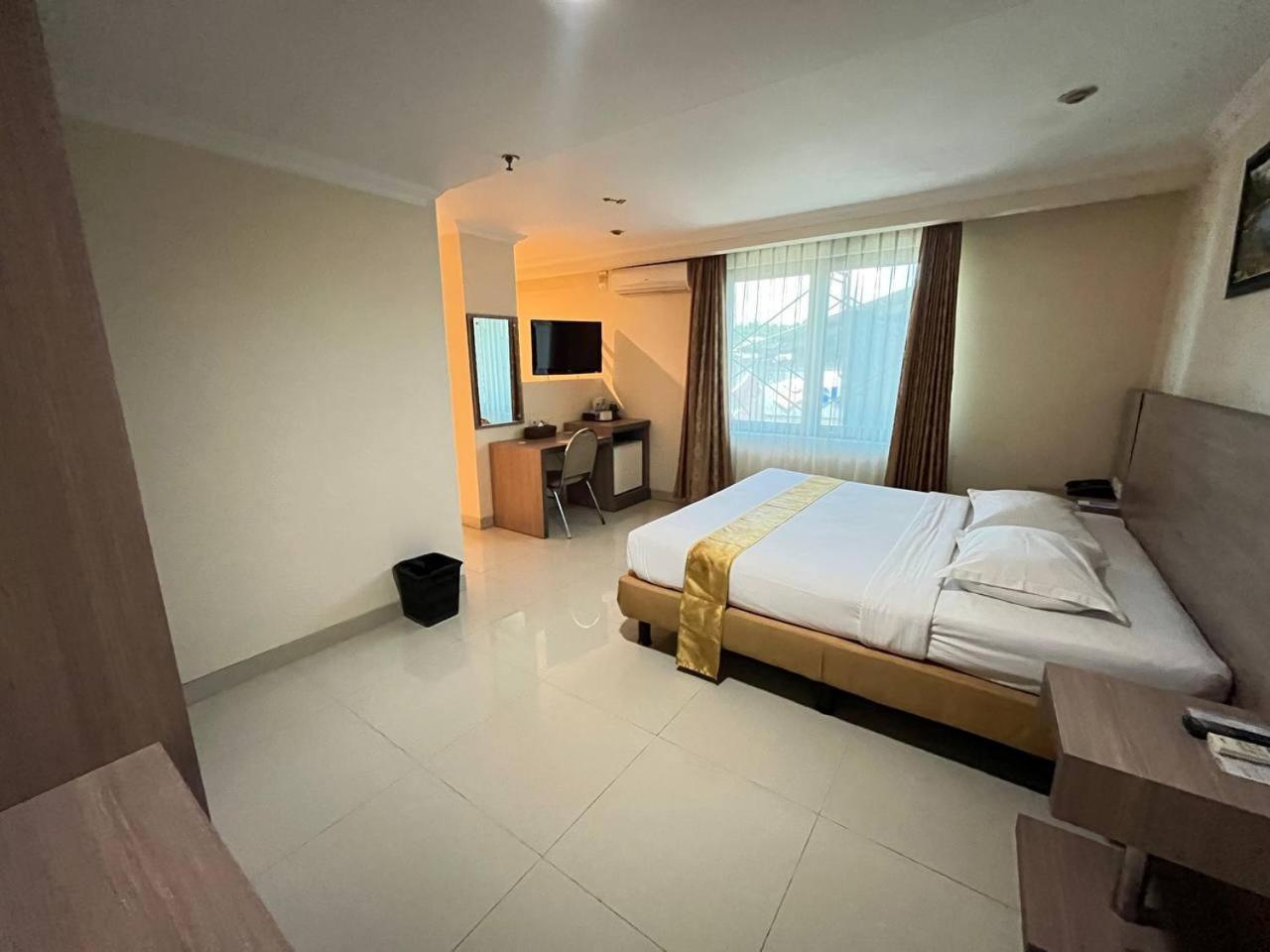 Manise Hotel Ambon Buitenkant foto