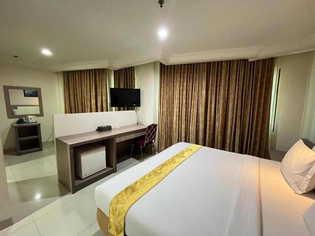 Manise Hotel Ambon Buitenkant foto