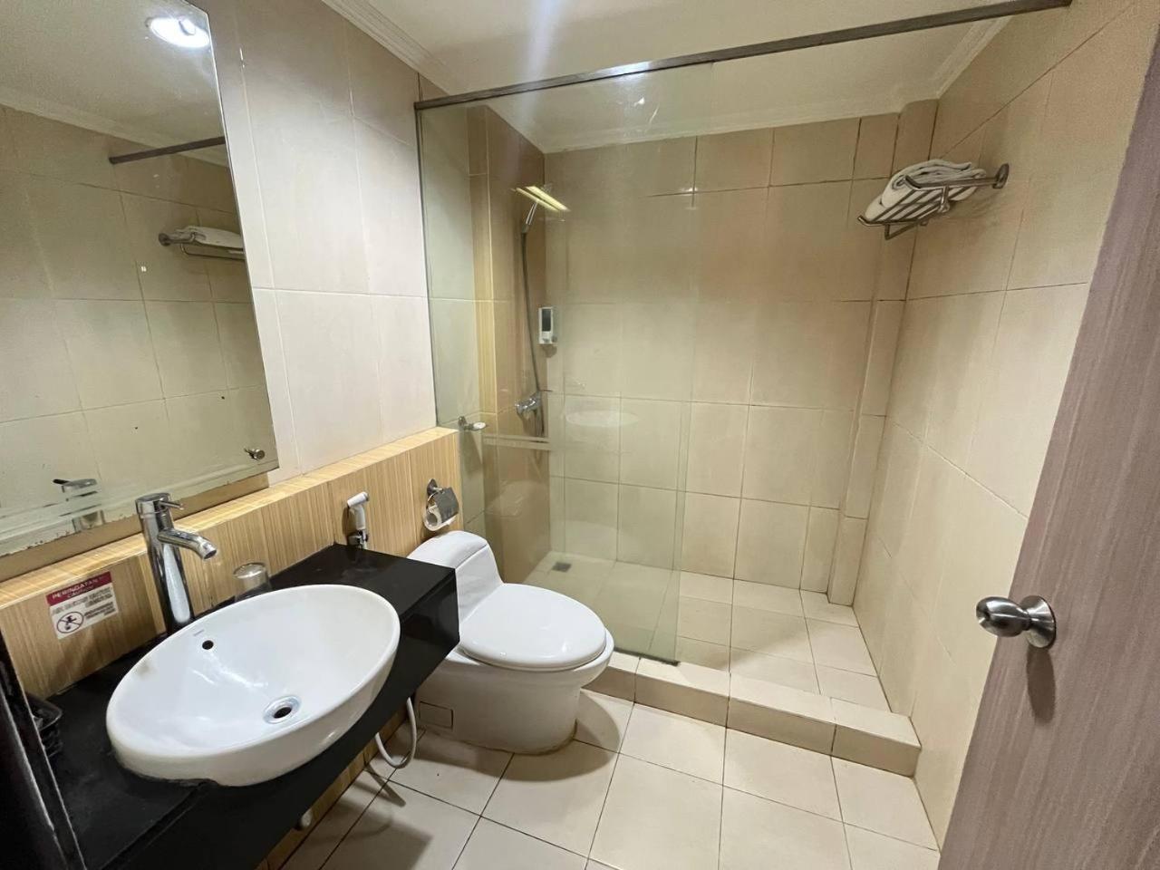 Manise Hotel Ambon Buitenkant foto