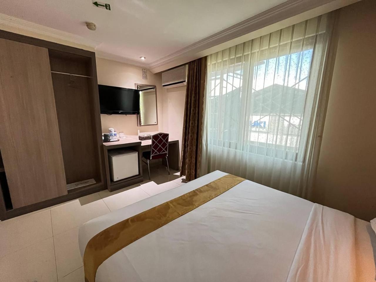 Manise Hotel Ambon Buitenkant foto