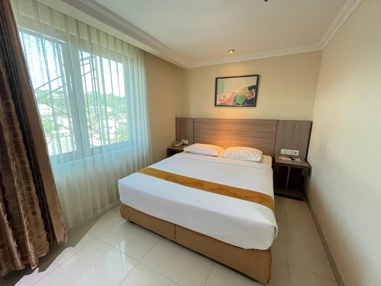 Manise Hotel Ambon Buitenkant foto