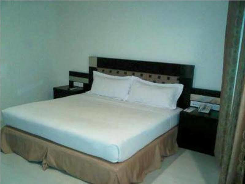 Manise Hotel Ambon Buitenkant foto